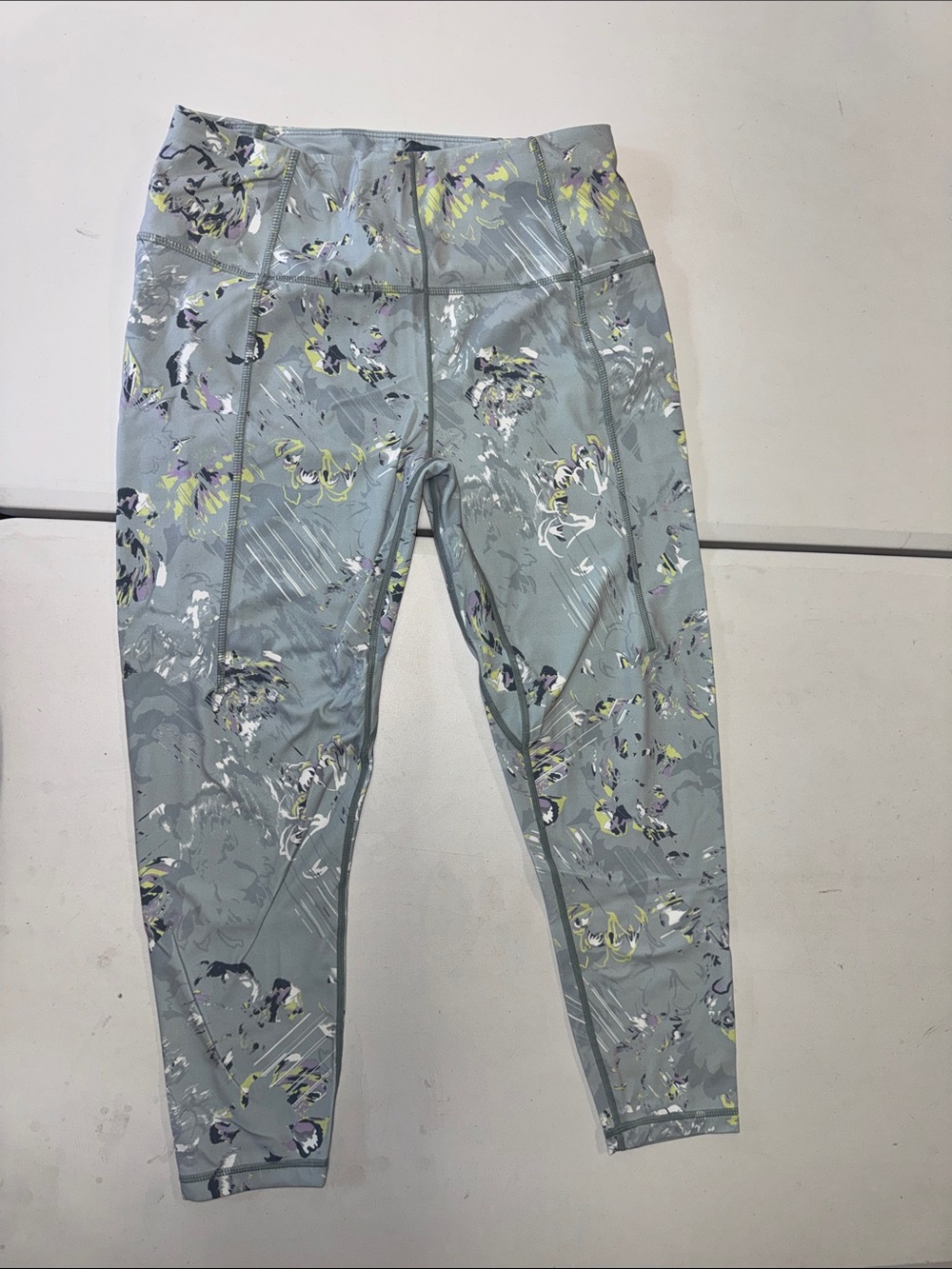 Sweaty Betty Light Gray Floral-Print Women’s Leggings with Yellow & Purple Accen